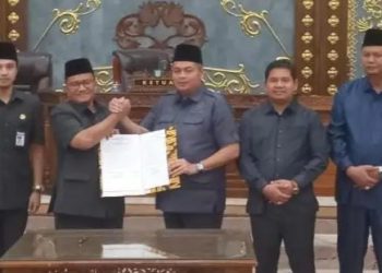 Ketua DPRD Kemas Faried Alfarelly, SE Pimpin Rapat Paripurna Sahkan Tiga Ranperda Prioritas Kota Jambi