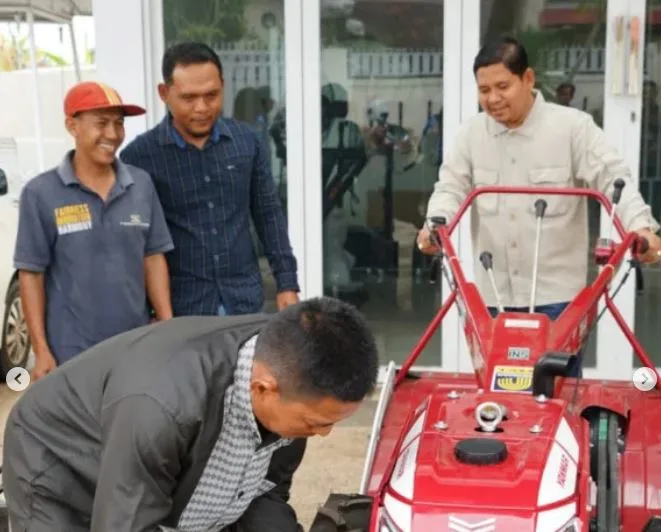 Wakil Ketua DPRD Kota Jambi Serahkan Hand Traktor dan Bantuan Perikanan untuk Tingkatkan Ketahanan Pangan